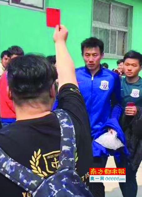 文晏见到过很多在影视圈边缘摸爬滚打的年轻演员，他们长年待在影视城里寻找扮演各种角色的机会，有的女孩特别能吃苦，愿意去当替身拍武打戏。