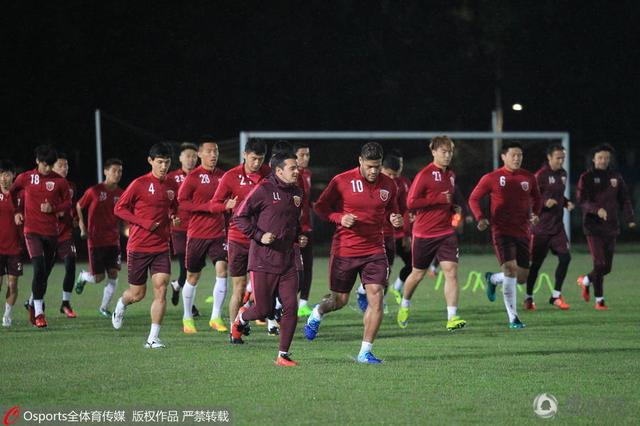 《九龙城寨之围城》曝新预告 古天乐林峯热血开打 2024-04-03 由郑保瑞执导，古天乐、林峯、刘俊谦、伍允龙、胡子彤、张文杰领衔主演，任贤齐、黄德斌主演，洪金宝友情主演的五一档唯一一部动作爽片《九龙城寨之围城》发布国际版预告及海报。