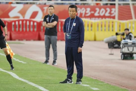 郭采洁与杨佑宁高调恋爱 前男友陈骏霖大方祝福 2013-04-04 郭采洁日前受邀参与时装周活动，工作之余特别跟公司请假陪男友（杨佑宁）同游巴黎，被眼尖网友发现。