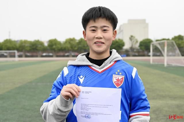 对于讲述火烈鸟生存的故事，宫崎葵表示火烈鸟与人类相同，都有着为了保护自己的孩子而奋不顾身与敌人抗争 宫崎葵获“影后”强颜欢笑 离婚之后首次亮相 2011-12-29 12月28日，“第24届日刊体育电影大奖·石原裕次郎奖”颁奖典礼在东京隆重举行，刚刚宣布与高冈苍甫离婚的宫崎葵，凭借《丈夫得了抑郁症》、《上帝的诊疗簿》两部影片荣获最佳女主角大奖。
