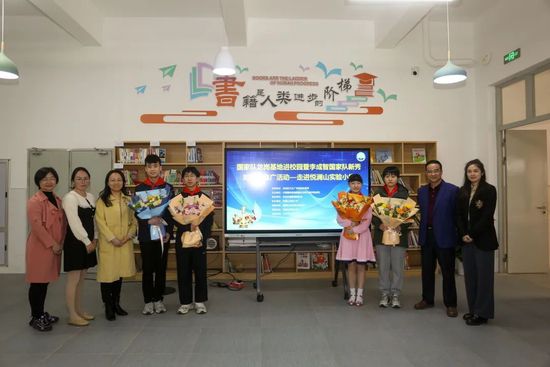 2025戛纳电影节曝评委会主席 2025-02-05 近日，第78届戛纳国际电影节正式宣布，将由法国著名演员朱丽叶·比诺什接棒《芭比》导演格蕾塔·葛韦格，担任主竞赛单元评委会主席，而这也是继2014年的简·坎皮恩、2024年的格蕾塔·葛韦格之后，戛纳电 佳片有约 | 朱丽叶·比诺什做了制片人与主演？