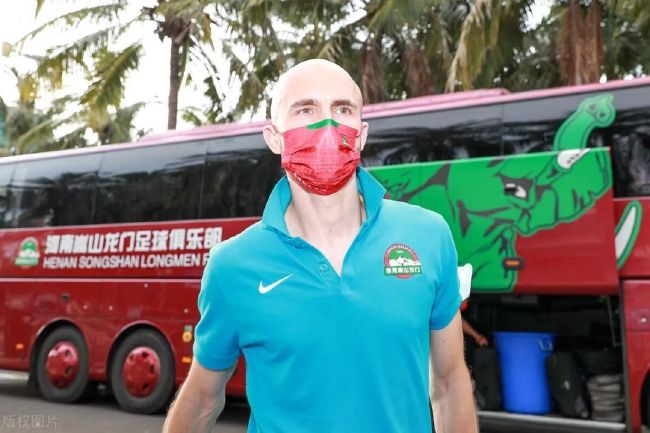 在徐峥的生日之际，7位导 徐峥《无人区》开启艰难模式：骑马装死样样来 2013-11-12 由徐峥、余男、黄渤和多布杰领衔主演的宁浩最新作品《无人区》将于2013年12月3日公映。