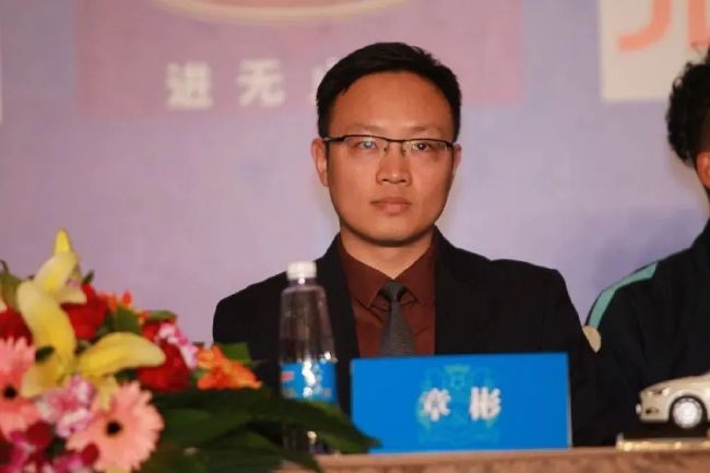 这支短短4分钟的动画短片幽默地展现了失去自己星球的Boov外星人寻找 梦工厂与新原野携手 斥资2亿美元合拍三大巨制 2014-06-17 6月16日，上海国际电影节又传重磅消息，东方梦工厂宣布与中国新原野娱乐传媒达成深度战略合作，将共同投资2亿美元拍摄三部重量级巨制。
