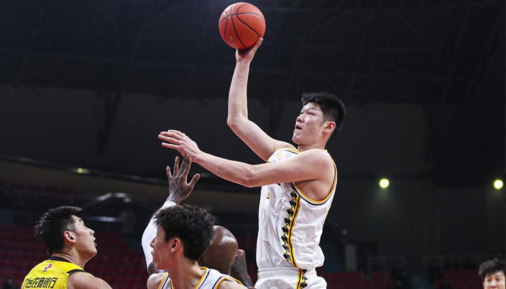 《速度与激情9》蝉联榜首，单日票房4001万，截至发稿时累计票房已达11.94亿，即将突破12亿大关。