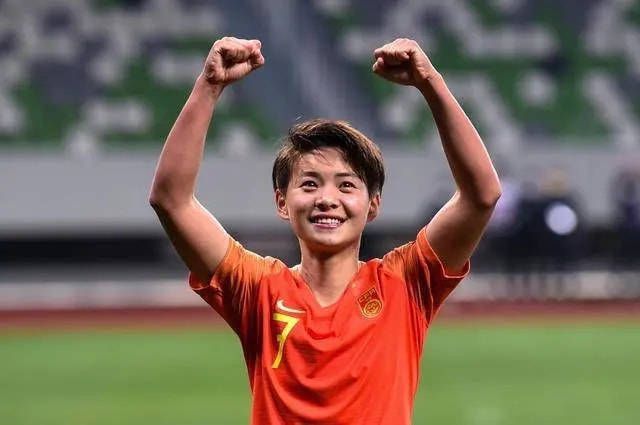 格伦·克洛斯、莎拉·保罗森、泰亚娜·泰勒、金·卡戴珊、妮... 法鲨归来！