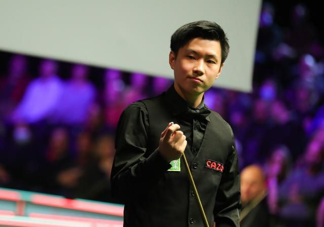 格伦·克洛斯、莎拉·保罗森、泰亚娜·泰勒、金·卡戴珊、妮... 法鲨归来！