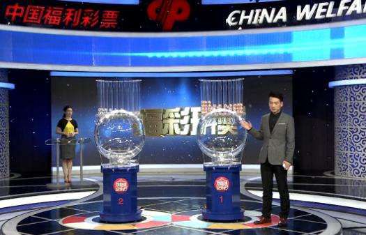 香港亚洲电影节开幕 周冬雨为《七月与安生》站台 2016-10-14 10月13日晚，香港亚洲电影节在香港开幕，由周冬雨主演的电影《七月与安生》作为开幕影片参与展映。