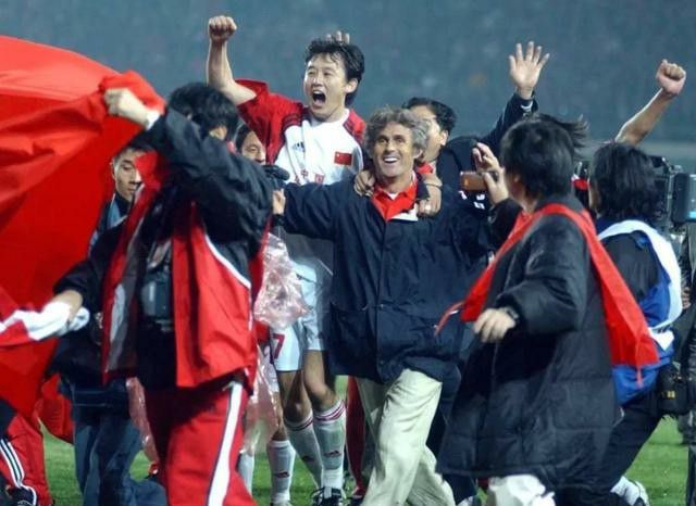 郭富城庆50岁生日办派对 袁咏仪张智霖到场贺寿 2015-10-26 10月26日是郭富城50岁的生日，派对现场十分热闹，袁咏仪在微博晒出郭富城生日派对的现场照片。