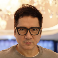 “湾区升明月”2025大湾区电影音乐晚会用一个个承载音乐与诚意的“爆款”舞台，深情讲述粤港澳大湾区、中华民族乃至全球华人的美好故事。