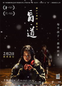 塞隆与男友西恩·潘亮相 车内俯身贴胸举动亲密 2014-02-13 洛杉矶当地时间11日，38岁的女星查理兹·塞隆和男友西恩·潘出席某活动，当天塞隆身穿一身黑色短裙露出纤细美腿，低胸设计隐隐显出丰满曲线，男友西恩·潘紧随其后。