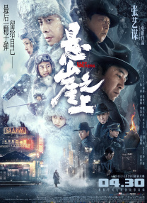 充满回忆的磁带、书本、吉他和黄色稚嫩的玫瑰花，谭松韵依偎在罗 《最美的时候遇见你》预告 成内地版“初恋” 2015-11-05 由吴娜执导，谭松韵、罗云熙主演的校园清新喜剧《最美的时候遇见你》已定档于12月11日上映。