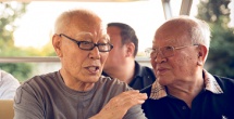 这位出生于1989年的青年演员，已经获得过青少年选择奖、土星奖 奥妹来了！